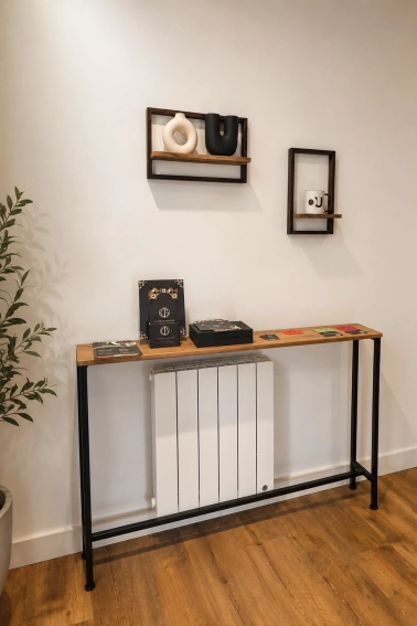 Entrée de l’agence you’Nivers avec meuble d’accueil, objets décoratifs et supports de communication